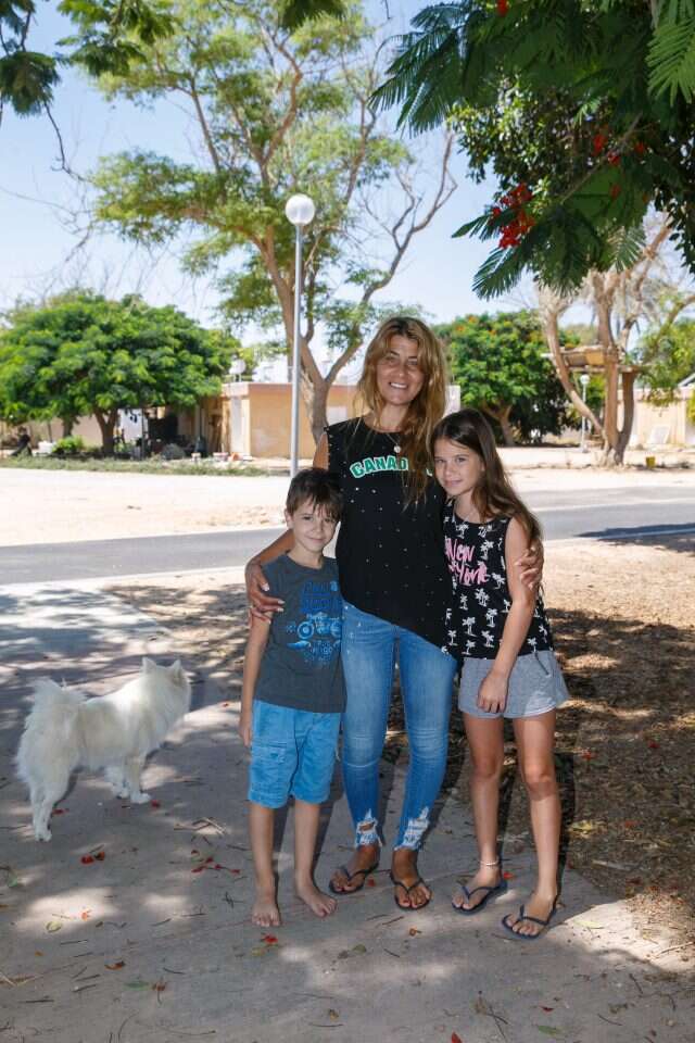 משפחת פרץ, עברו מניר-ישראל לכרם-שלום. | לירון מולדבן