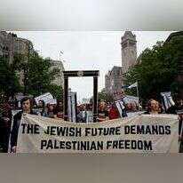 "הם עושים רעש, אי אפשר לקרוא להם תופעה". חברי IfNotNow מפגינים נגד העברת השגרירות האמריקנית לירושלים. | רויטרס