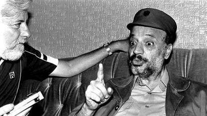 אבנרי פוגש את ערפאת בביירות. 3.7.1982. | ענת סרגוסטי (באדיבות הספרייה הלאומית)