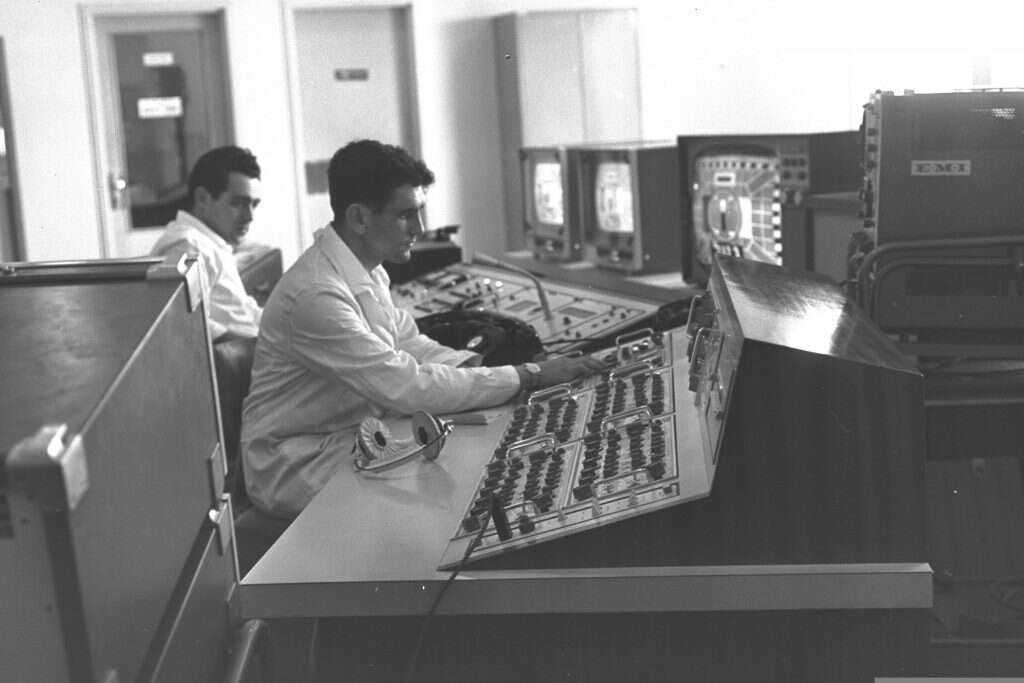 חדר הבקרה של הטלוויזיה החינוכית. | משה פרידמן, לע"מ חדר הבקרה של הטלוויזיה החינוכית. | משה פרידמן, לע"מ