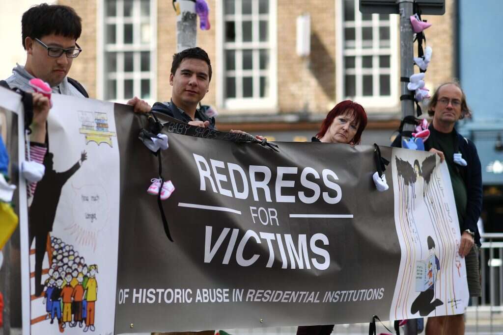 הפגנה נגד האפיפיור בעת ביקורו באירלנד. | AFP