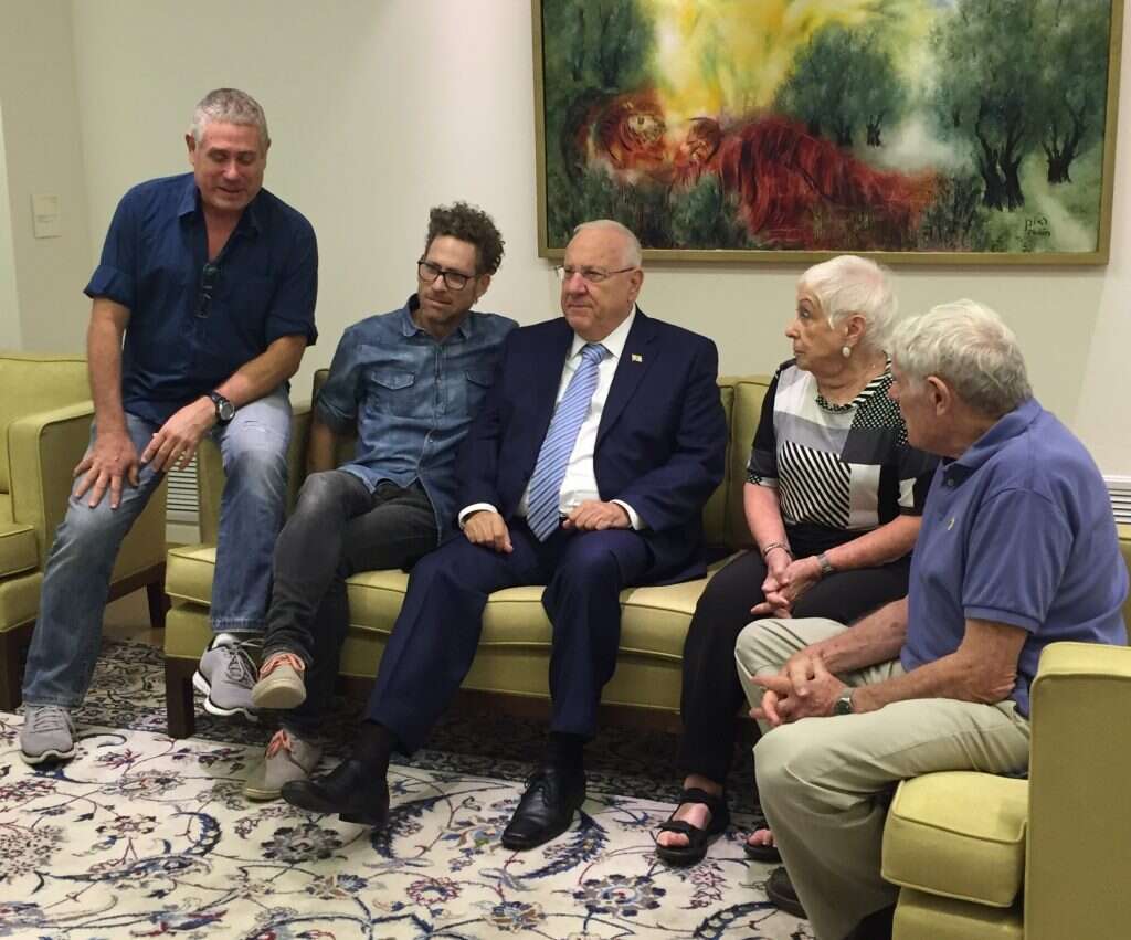 עם הנשיא ראובן ריבלין במשכנו. | מהאלבום הפרטי