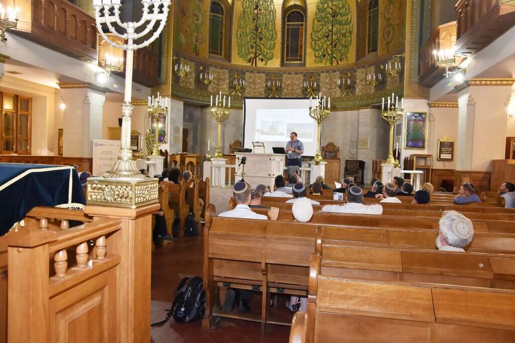 הרצאה בבית הכנסת העתיק במוסקבה במסגרת כנס אגודת המשפט העברי. | ערוץ חוק ומשפט - המשפט העברי