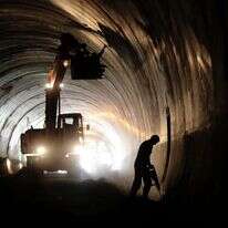 כריית מנהרה. | שאטרסטוק