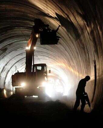 כריית מנהרה. | שאטרסטוק כריית מנהרה. | שאטרסטוק