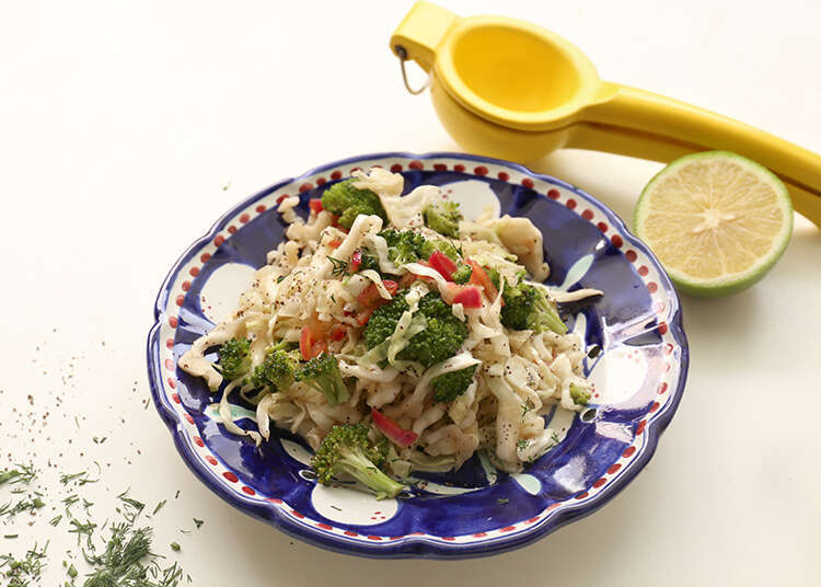 סלט כרוב עם פרג וברוקולי. | אפרת ליכטנשטט סלט כרוב עם פרג וברוקולי. | אפרת ליכטנשטט