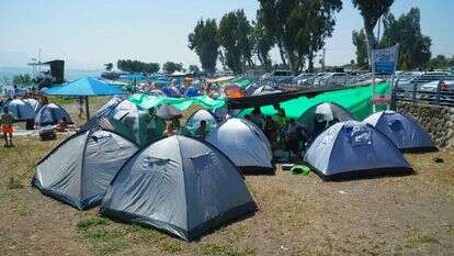 נופשים בכנרת. | גיל אליהו, ג'יני נופשים בכנרת. | גיל אליהו, ג'יני