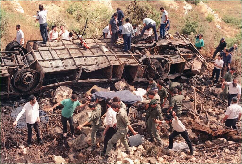 פיגוע הדמים בקו 405 בשנת 1989. | AFP