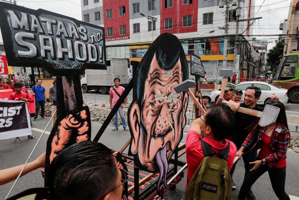 הפגנה נגד דוטרטה בעיר קזון שבפיליפינים. | EPA