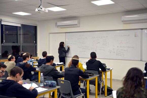 שיעור בכיתה, | אילוסטרציה. שיעור בכיתה, | אילוסטרציה.
