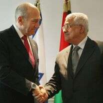 אהוד אולמרט ואבו מאזן. | AP