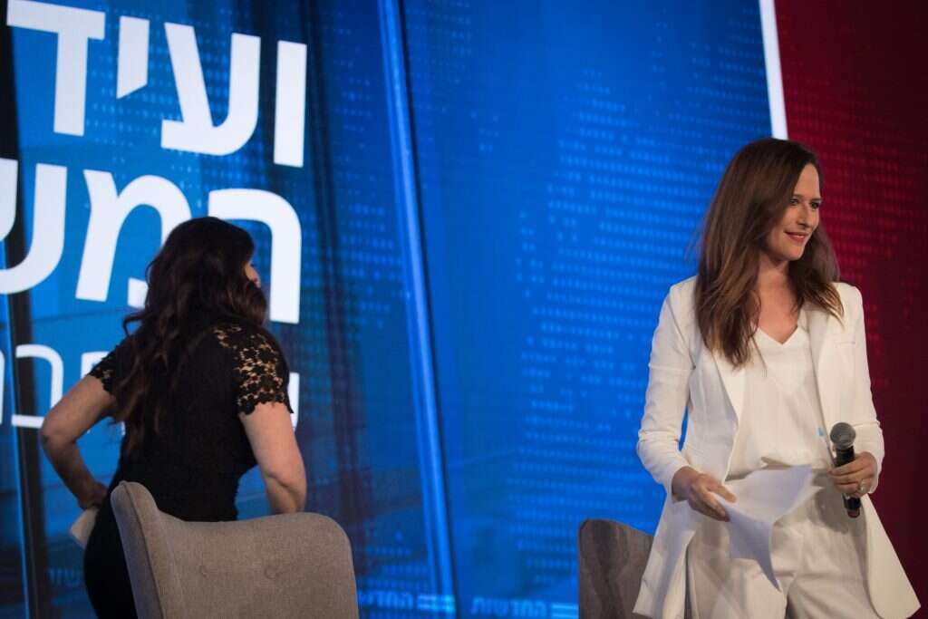 מוניקה לוינסקי עוזבת את הריאיון עם יונית לוי. | יונתן זינדל פלאש 90