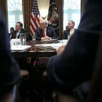 טראמפ בישיבת קבינט. | EPA