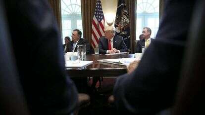 טראמפ בישיבת קבינט. | EPA