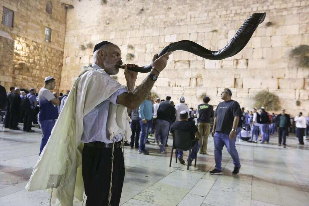סליחות בכותל בערב יום הכיפורים. | יהודה פרץ
