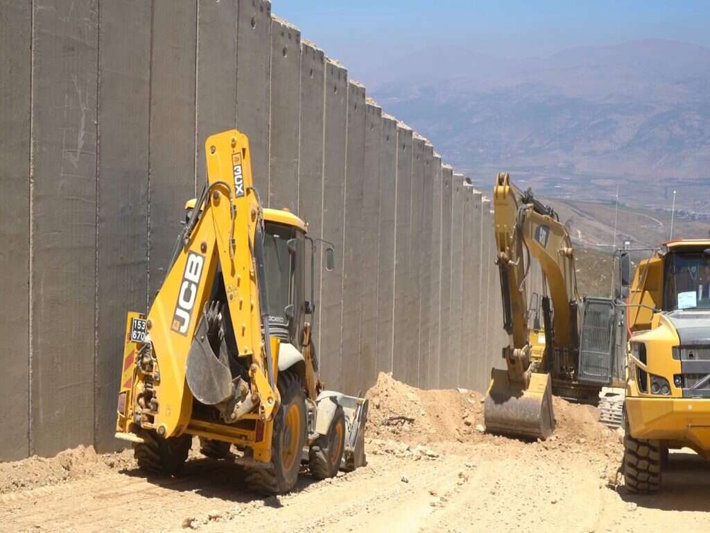 עבודות ההקמה של גדר הביטחון בגבול לבנון. | דובר צה''ל