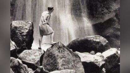 ללא כותרת, 2017 .הדפסת פיגמנט על נייר ארכיבי, מתוך התערוכה ״המשפט״ של זוכת פרס פרסר רונית פורת המוצגת במוזיאון תל אביב לאמנות