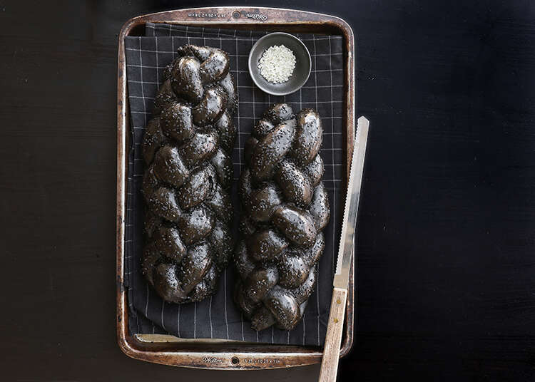 חלה טבעונית בגרסאות שחור או לבן. | אפרת ליכטנשטט חלה טבעונית בגרסאות שחור או לבן. | אפרת ליכטנשטט