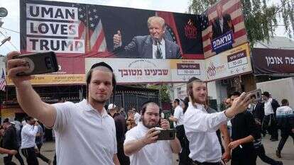 כרזות של טראמפ באומן. | גטי אימג'ס כרזות של טראמפ באומן. | גטי אימג'ס