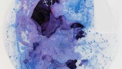 ללא כותרת, קרן ענבי, דיו על מיילר, פרספסקס, 2018. פרט מתוך המיצב "כתוב במים". | סטאן נארטן