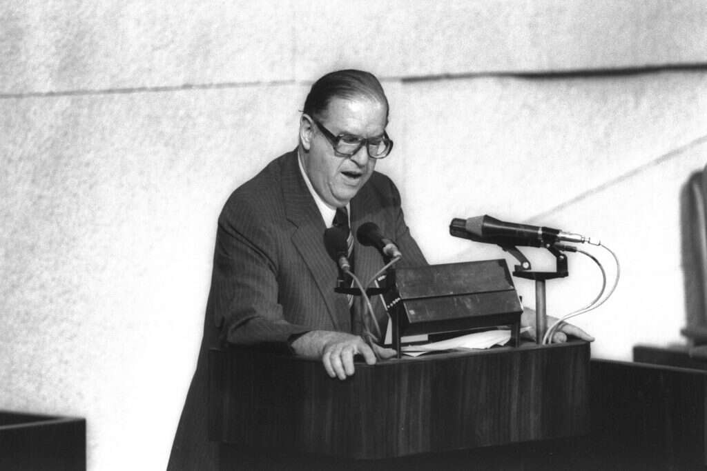 אבא אבן. | יעקב סער, לע"מ