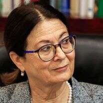 אסתר חיות. | אורן בן חקון