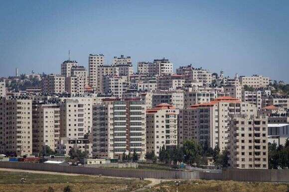 בנייה בלתי חוקית ליד גדר ההפרדה בירושלים. | מרים אלסטר, פלאש 90 בנייה בלתי חוקית ליד גדר ההפרדה בירושלים. | מרים אלסטר, פלאש 90