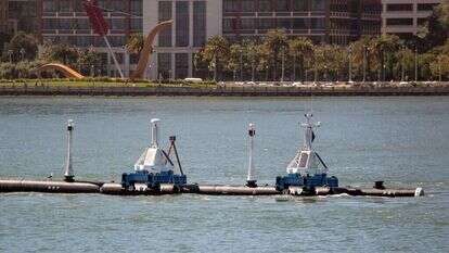 מכשיר איסוף האשפה. | AFP