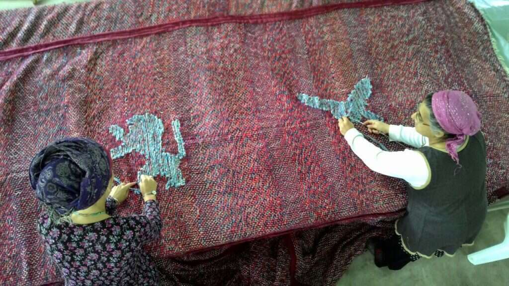 מעבודתה של הירשברג בלשכת הפרוכת. | טל קושנר מעבודתה של הירשברג בלשכת הפרוכת. | טל קושנר