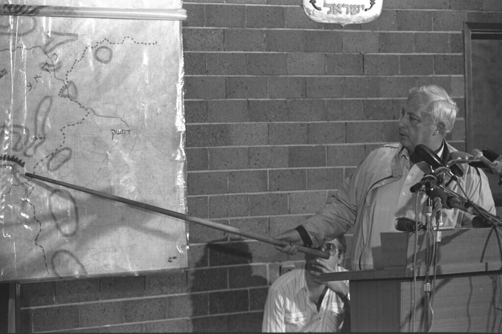 שרון במבצע שלום הגליל, 1982. | יעקב סער, לע"מ