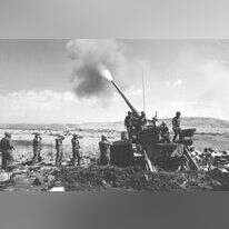 יחידת תותחנים- ירי פגז תותחנים נערכים לירי בתותח מתנייע 175 מ"מ (רומח), בדרום רמת הגולן. | רדובן זאב, במחנה, באדיבות ארכיון צה"ל במשרד הביטחון