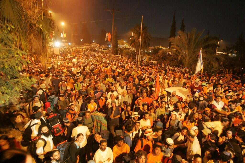 מפגינים בכפר־מימון, 2005. | מרים צחי