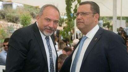 משה ליאון ואביגדור ליברמן. | מארק ישראל סלם