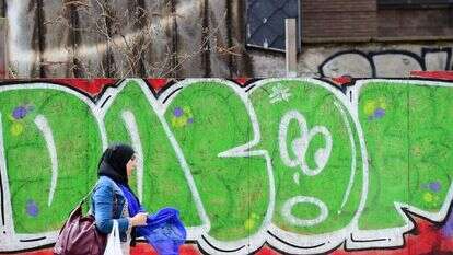 אישה מוסלמית עוטה חיג'אב בבריסל. | AFP אישה מוסלמית עוטה חיג'אב בבריסל. | AFP