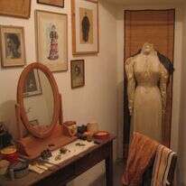 המלכה הבלתי מעורערת של עולם התיאטרון. חדרה של חנה רובינא. | Talmoryair המלכה הבלתי מעורערת של עולם התיאטרון. חדרה של חנה רובינא. | Talmoryair