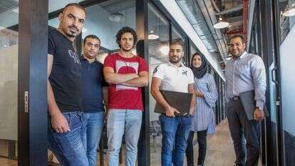 עובדי החברה. מימין: מנכ"ל סיראג' עו"ד עותמאן אלשייך ורפאע איזברגה. | יוסי אלוני