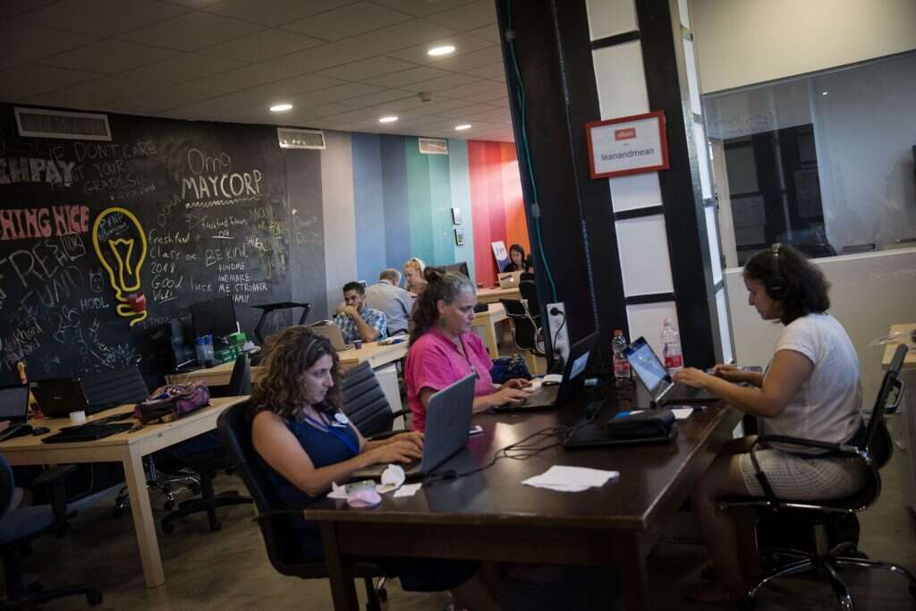 הדס פרוש, פלאש 90