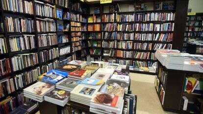 חנות ספרים. | דודו גרינשפן