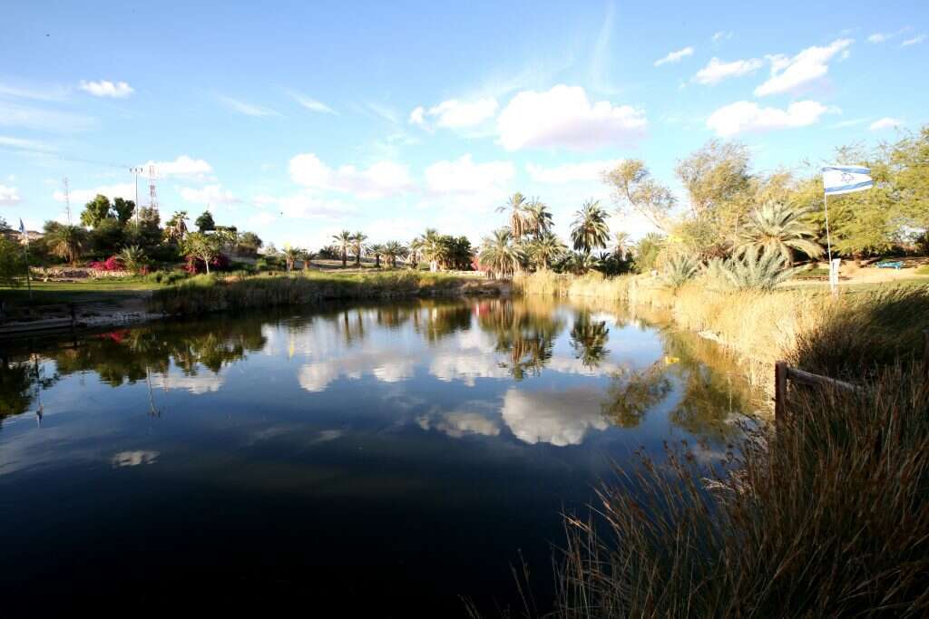 אגם ספיר בערבה. | מרים צחי