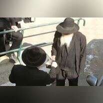 מקבץ נדבות. | מרים צחי