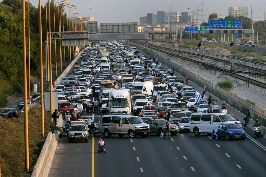 נכים חוסמים את נתיבי איילון. | קוקו