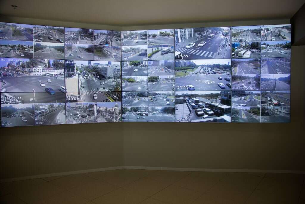 חדר הבקרה של עיריית תל־אביב. | אריק סולטן