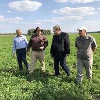 סיור של דרום אפריקנים בשטח חקלאי ברוסיה. | Amie Ferris-Rotman, וושינגטון פוסט