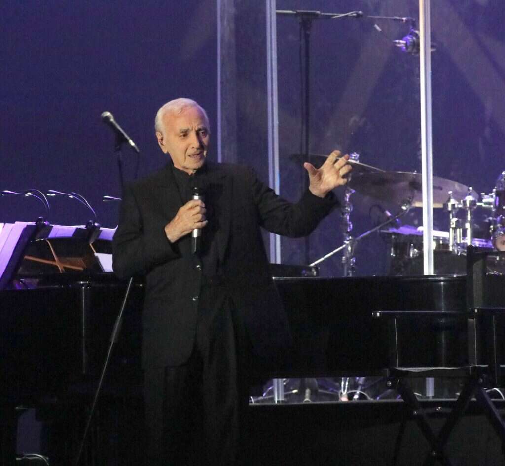 שארל אזנבור בהופעה. | סיון פרג'