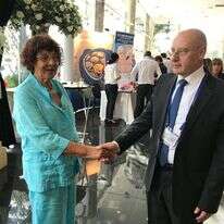 נדיה כהן וד"ר מסעוד ברהום מנהל המרכז הרפואי גליל. | תומר סולינסקי