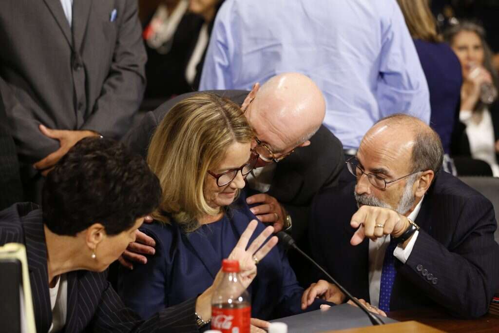 כריסטין בלייזי־ פורד ועורכי הדין שלה במהלך השימוע. | EPA