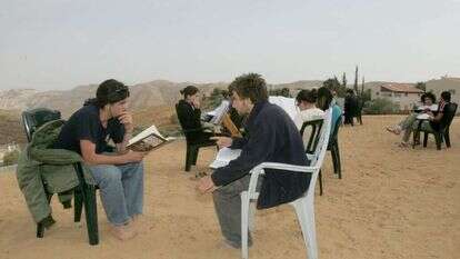 תלמידים ממכינת עין פרת, אלון, 2005. | מרים צחי