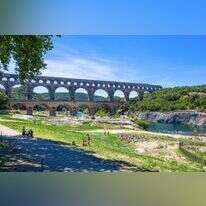 אמת המים פונט דו גאר בפרובאנס, צרפת, הבנויה "כיפין על גבי כיפין". אילוסטרציה. | Shutterstock