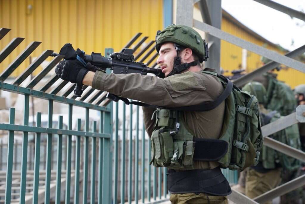 כוחות צה''ל בזירת הפיגוע בברקן. | דובר צה''ל