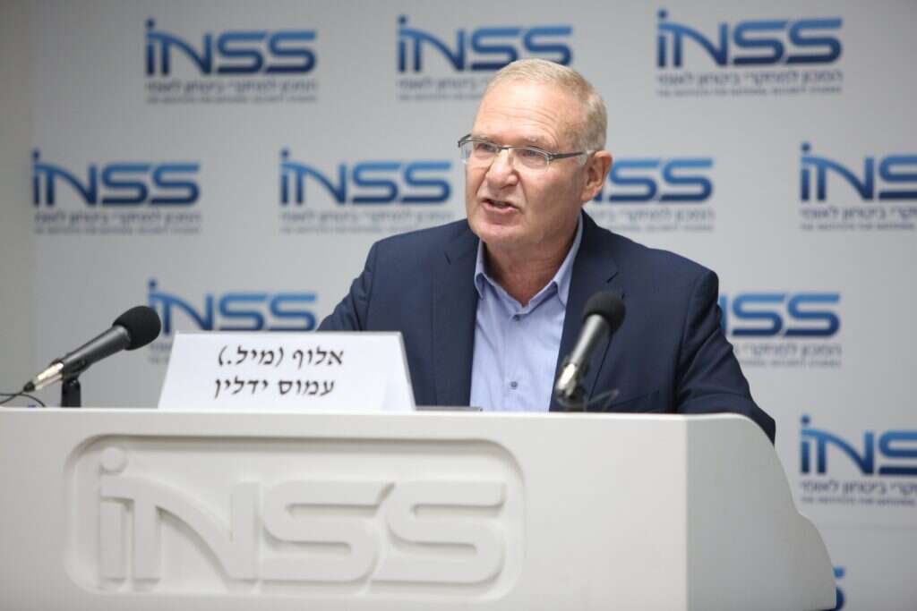 עמוס ידלין נואם בכנס של ה־ INSS. | חן גלילי